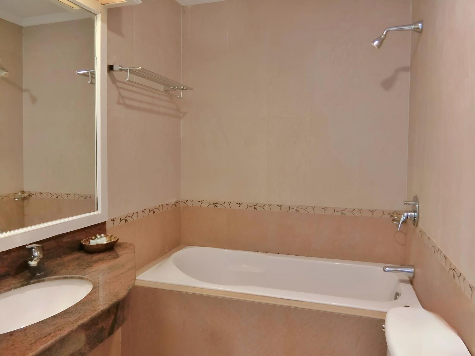 Sira Boutique Residence - Newly Renovated Patong Exterior foto